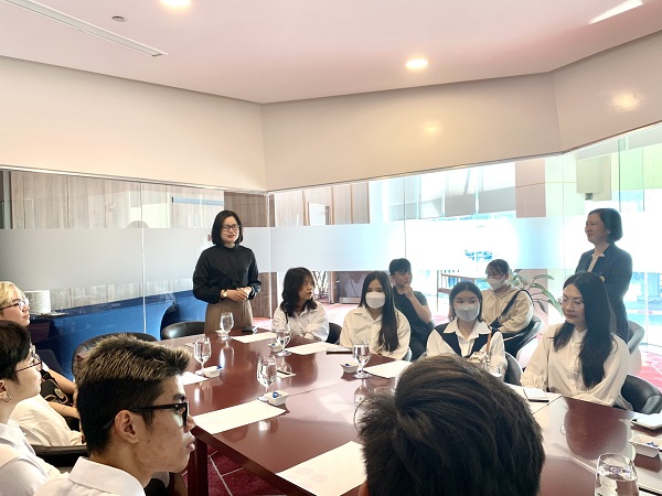 mot-ngay-cua-sinh-vien-k24-viet-nam-hoc-tai-khach-san-novotel-thai-ha