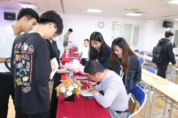 chuong-trinh-tap-huan-ky-nang-viet-cv-va-tra-loi-phong-van-nha-tuyen-dung-cho-sinh-vien-truong-dai-hoc-dong-do