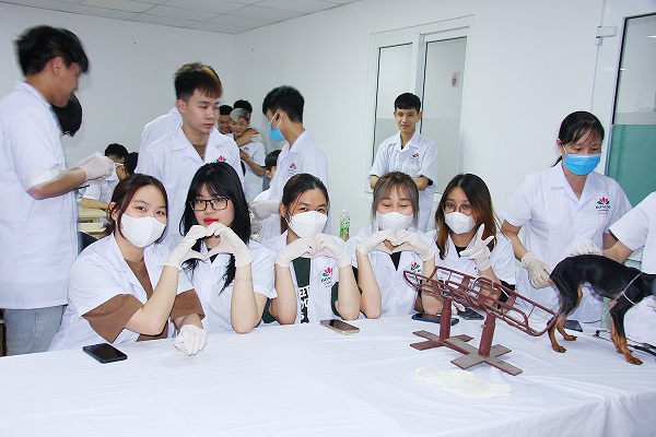 danh-sach-giang-vien-co-huu-nganh-duoc-hoc