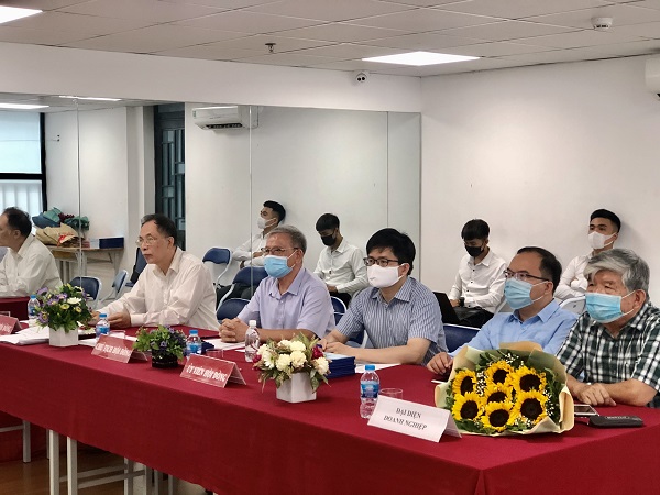 le-bao-ve-do-an-tot-nghiep-cua-sinh-vien-khoa-22-nganh-cong-nghe-thong-tin