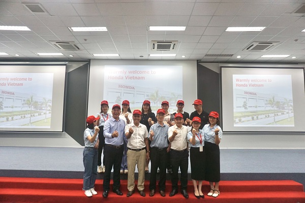 mot-ngay-trai-nghiem-cua-sinh-vien-ddu-tai-nha-may-honda-viet-nam-1775014721