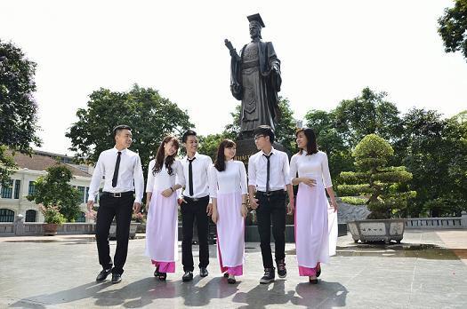 nhung-to-chat-can-co-de-theo-duoi-nganh-quan-he-cong-chung