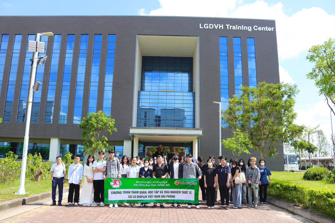 tham-quan-hoc-tap-va-trai-nghiem-thuc-te-cua-sinh-vien-truong-dai-hoc-dong-do-tai-cong-ty-tnhh-lg-display-viet-nam-hai-phong