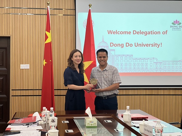 truong-dai-hoc-dong-do-ky-ket-bien-ban-ghi-nho-hop-tac-voi-truong-dai-hoc-ngoai-ngu-quang-tay-trung-quoc